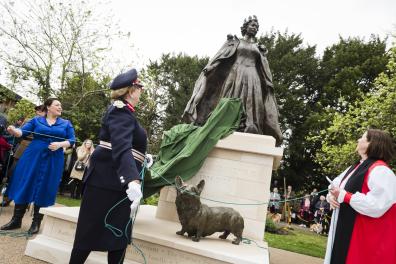 Unveiling of QEII statue